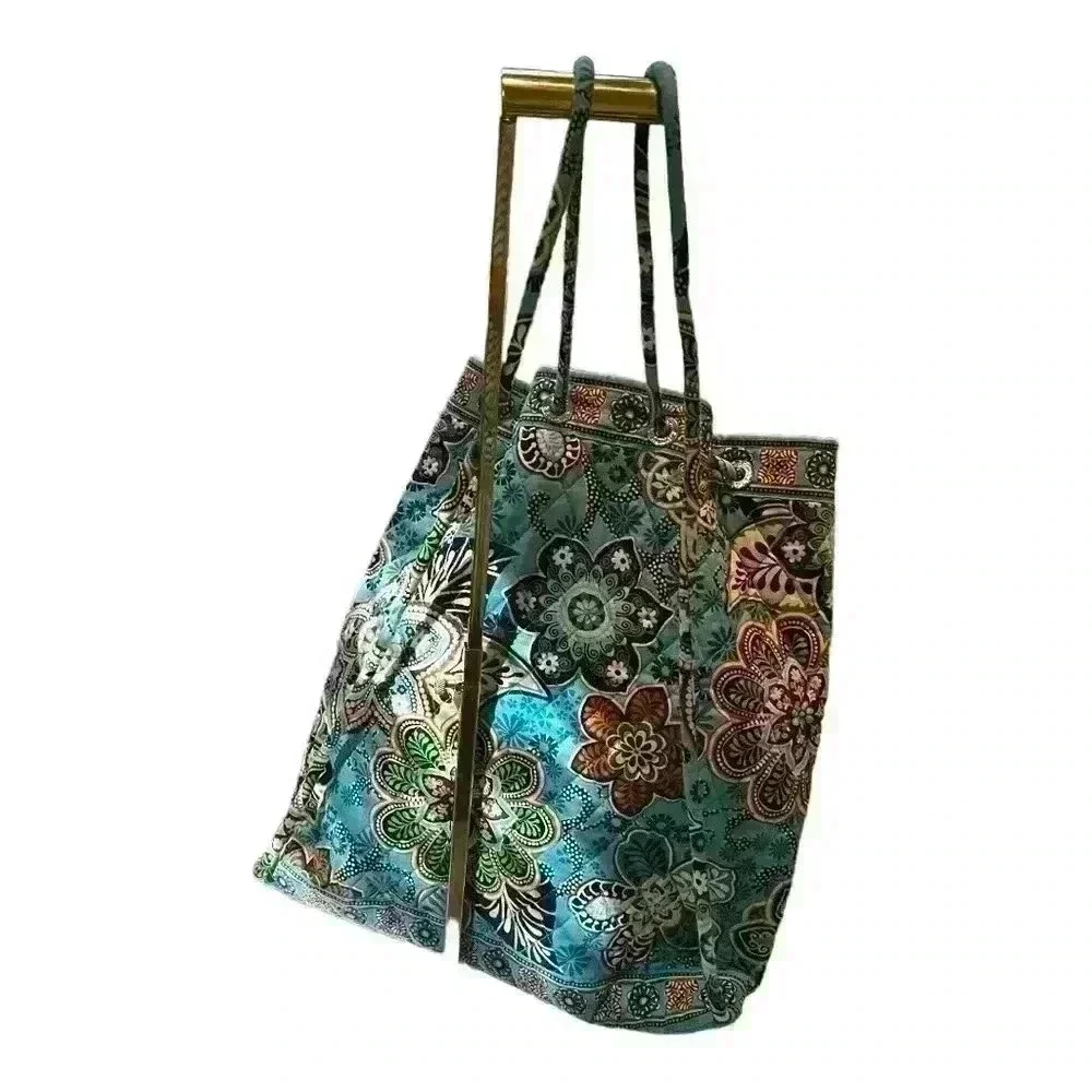 Vera Bradley drawstring bag.  Excellent Used Condition - Picture 6 of 6